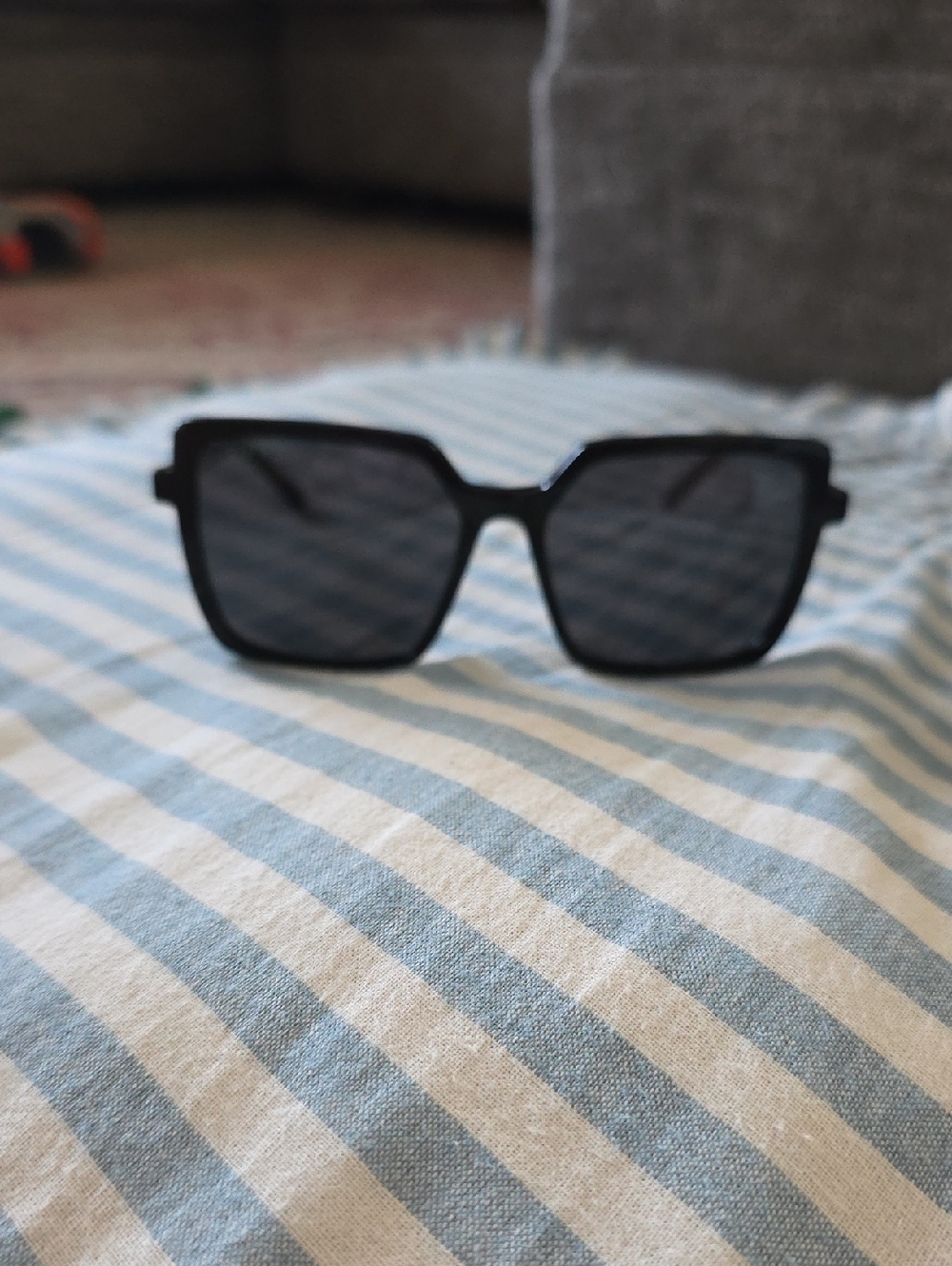 Diff Black Square Sunglasses